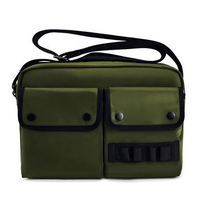 Tas Crossbody Nylon Hijau Disesuaikan Waterproof Dengan Aksesoris Logam