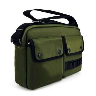 Tas Crossbody Nylon Hijau Disesuaikan Waterproof Dengan Aksesoris Logam