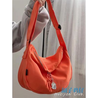 Sling Shoulder Strap Handbag Gaya Unisex Dengan Penutupan Zipper