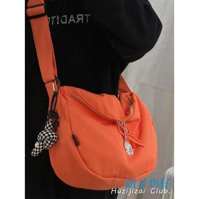 Sling Shoulder Strap Handbag Gaya Unisex Dengan Penutupan Zipper