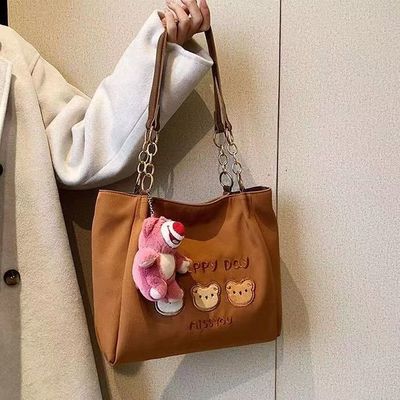 Tas tangan warna putih hitam dengan lapisan kain yang dapat disesuaikan
