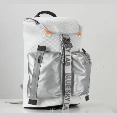 Tas ransel sepeda ringan dengan strip reflektif dan bahan nilon