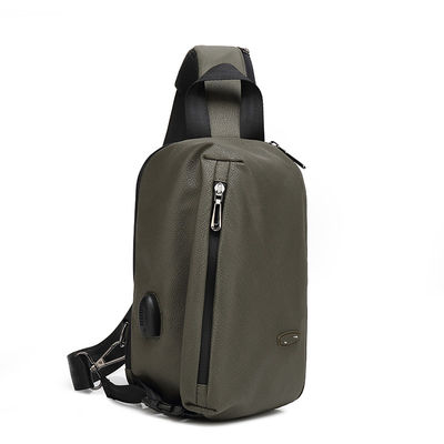 Tas Crossbody bahu santai dengan penutupan ritsleting material tahan air